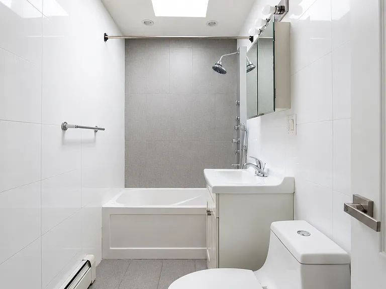 12 Roosevelt Pl #2 — Photo 8