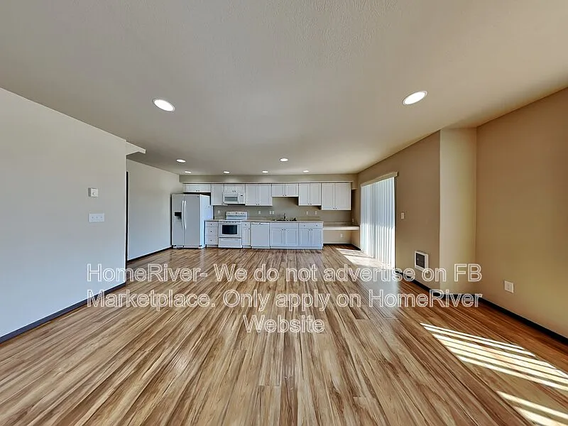Building Photo - 831 S Avalon St