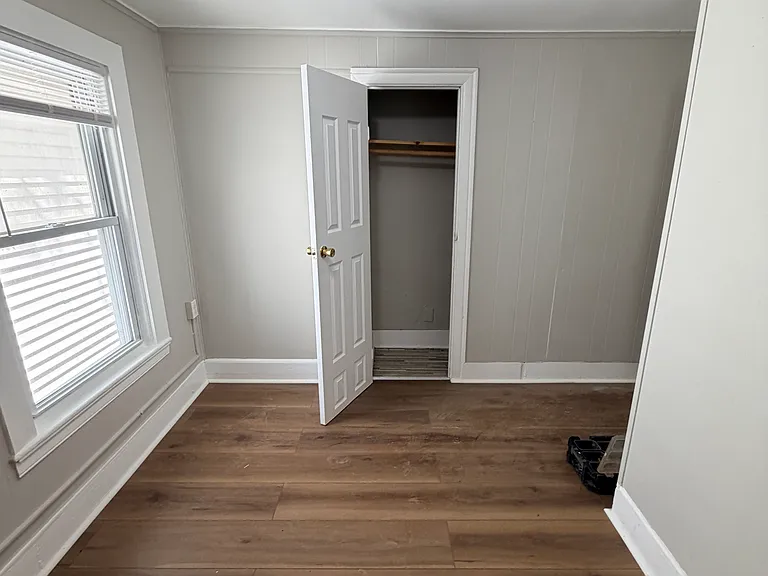 202 Hallock Ave — Photo 9