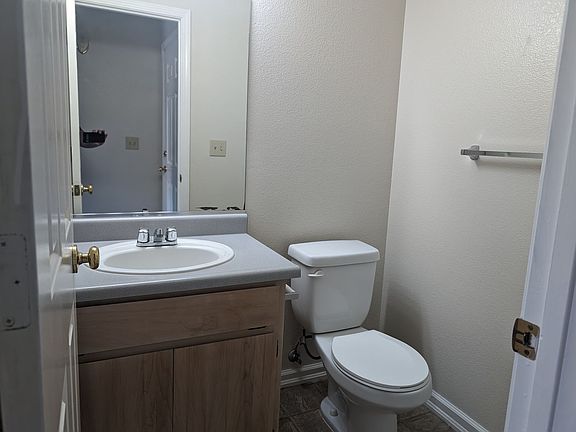 4th image of 1100 Burton Dr APT 4