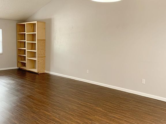5th image of 48 Weymouth Ln