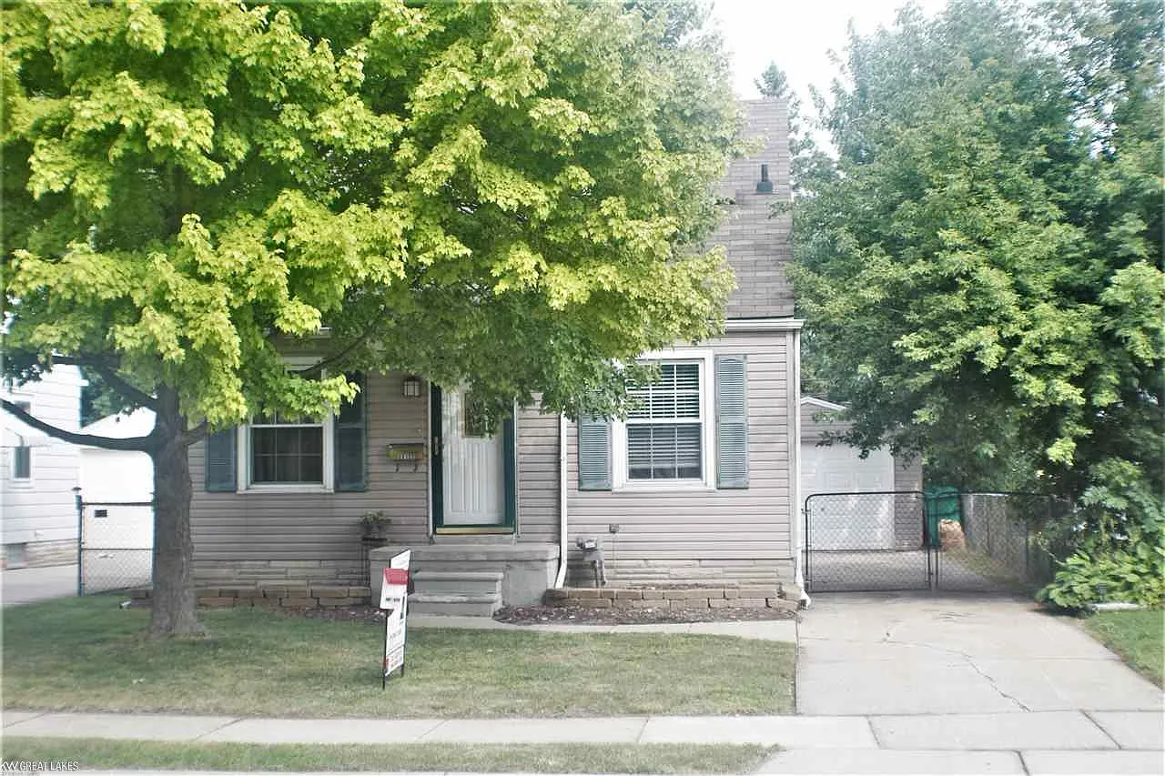 23122 Normandy Ave photo 1
