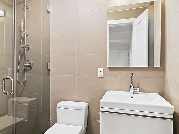 3rd image of 301 E 21st St APT 5N