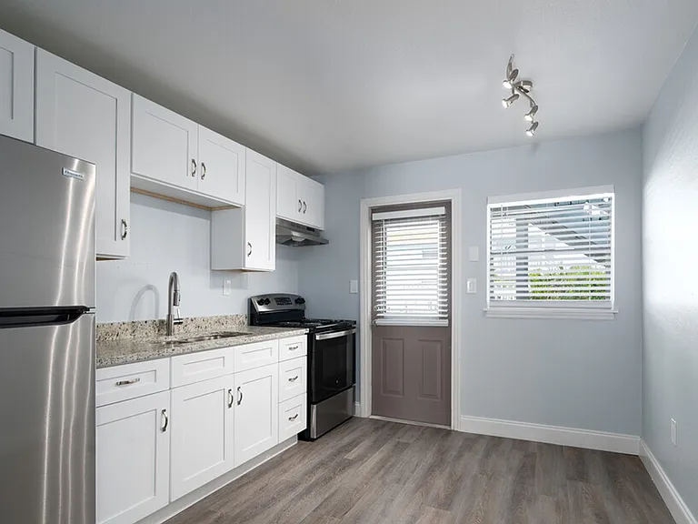 Manatee Bay Apartments — Photo 5