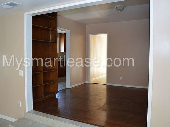 3rd image of 3564 N Alameda Ave