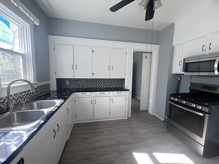 1242 Wealthy St SE — Photo 13