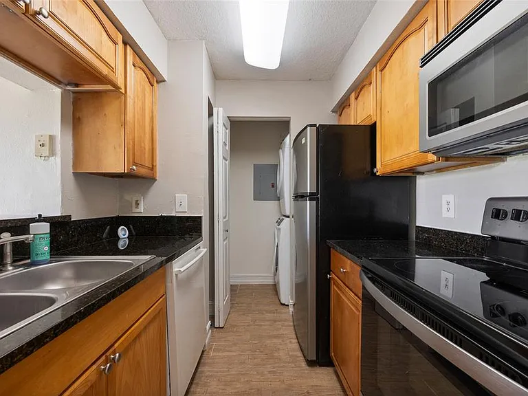 241 Afton Sq #103 — Photo 4