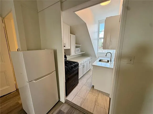1123 Burgundy St #B — Photo 12