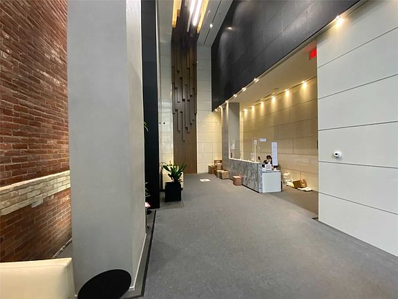5th image of 15 Grenville St #4703