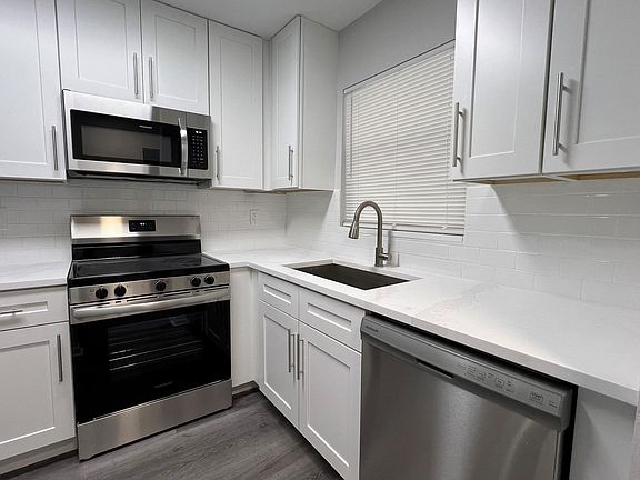 3rd image of 6020 Shakerwood Circle #201