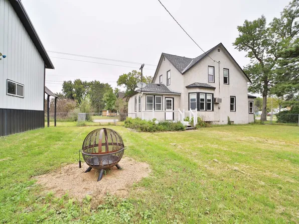 300 4th St SW, Little Falls, MN 56345