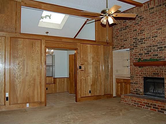2nd image of 2052 Robin Hill Ln