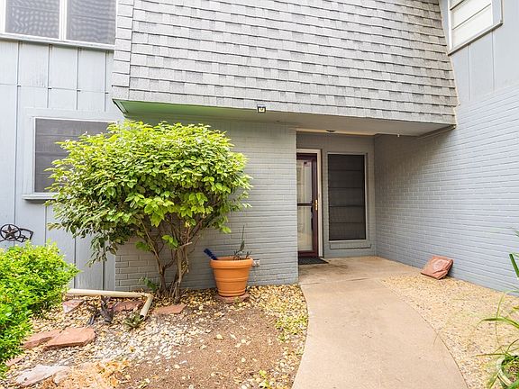 2nd image of 2406 Lindenwood Dr