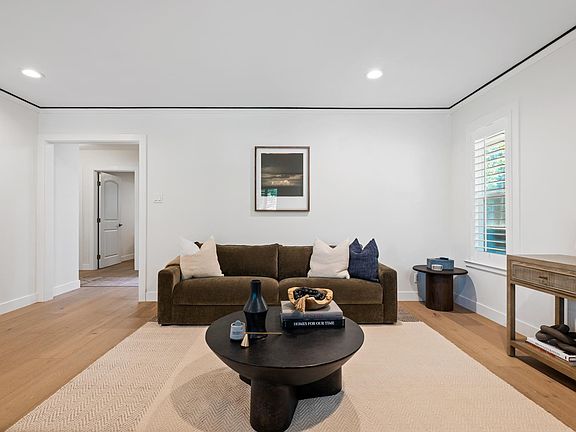 3rd image of 333 Orangewood Drive