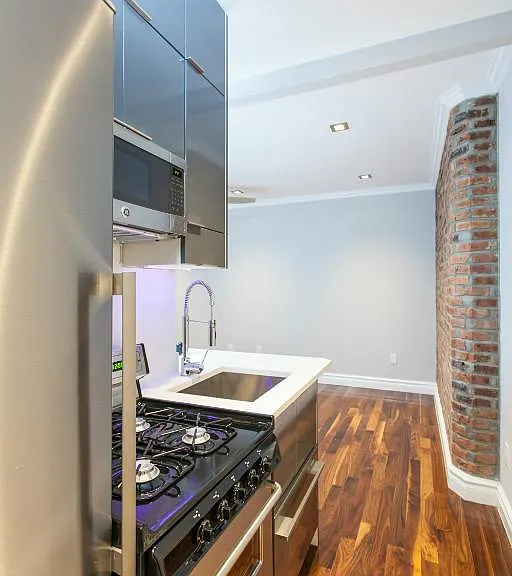 1590 Lexington Ave #11 — Photo 3