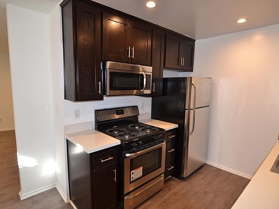 4th image of 1532 Granville Ave APT 102