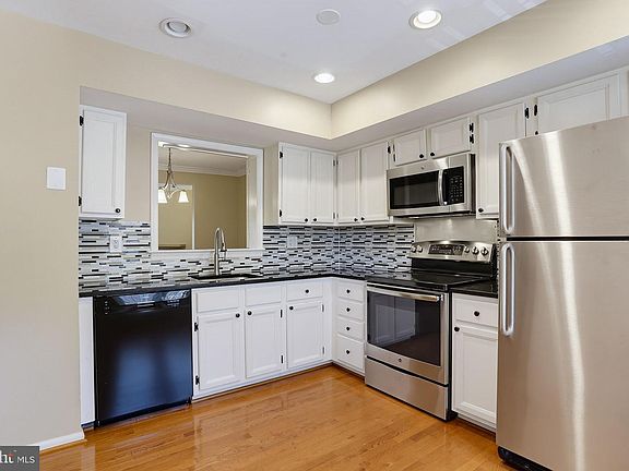 4th image of 11 Grove Ridge Ct #70