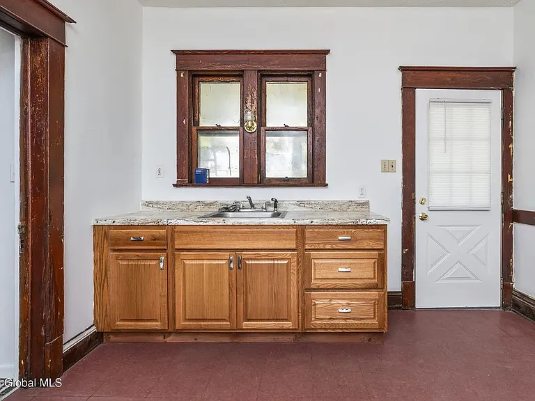 320 Saratoga St #1 — Photo 11