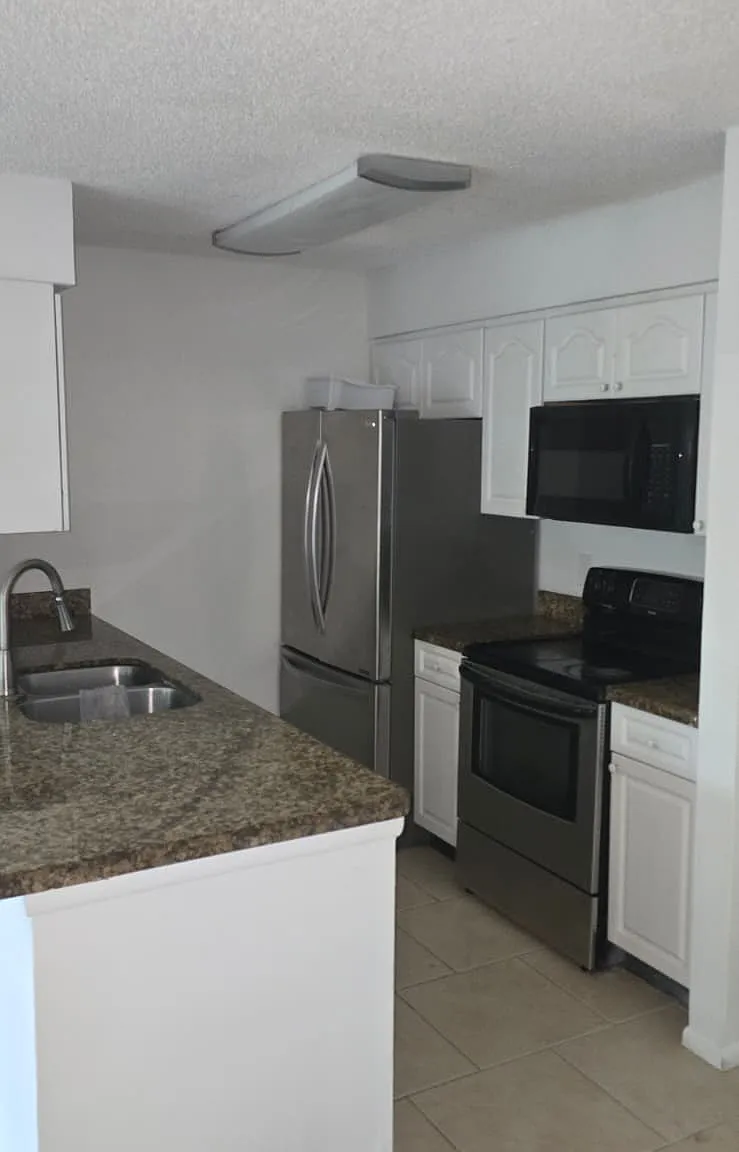 2 bed, 932 sqft, $2,150 — Photo 2