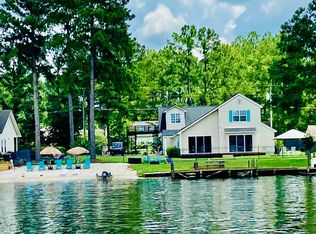 434 Island Dr, Douglas, GA 31535