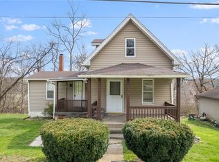 716 Overhead Bridge Rd, Youngwood, PA 15697