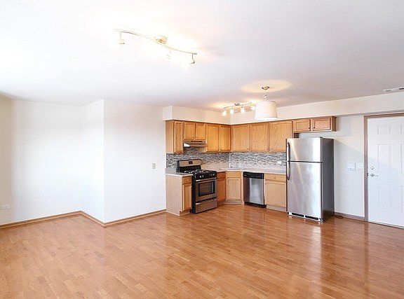 5th image of 2453 S Archer Ave APT 4D