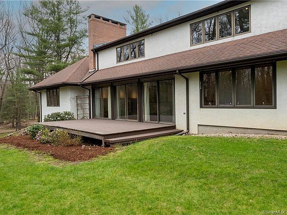 4th image of 30 Green Hill Dr