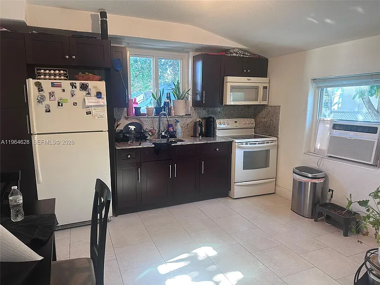 2125 Bay Dr #C — Photo 4