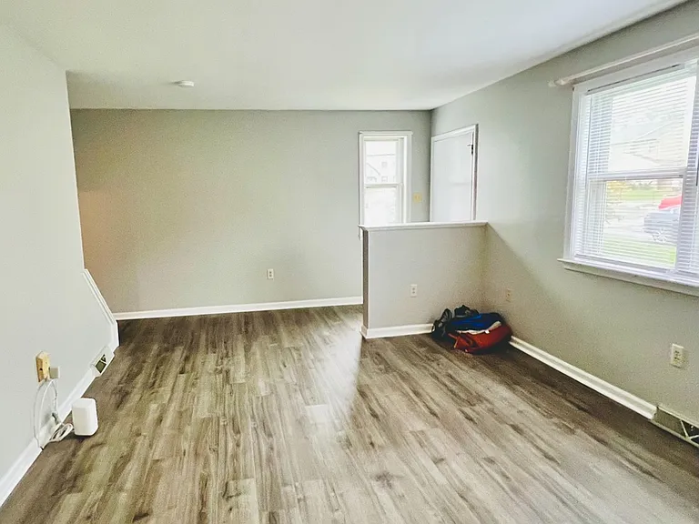 192 Michele Way — Photo 3