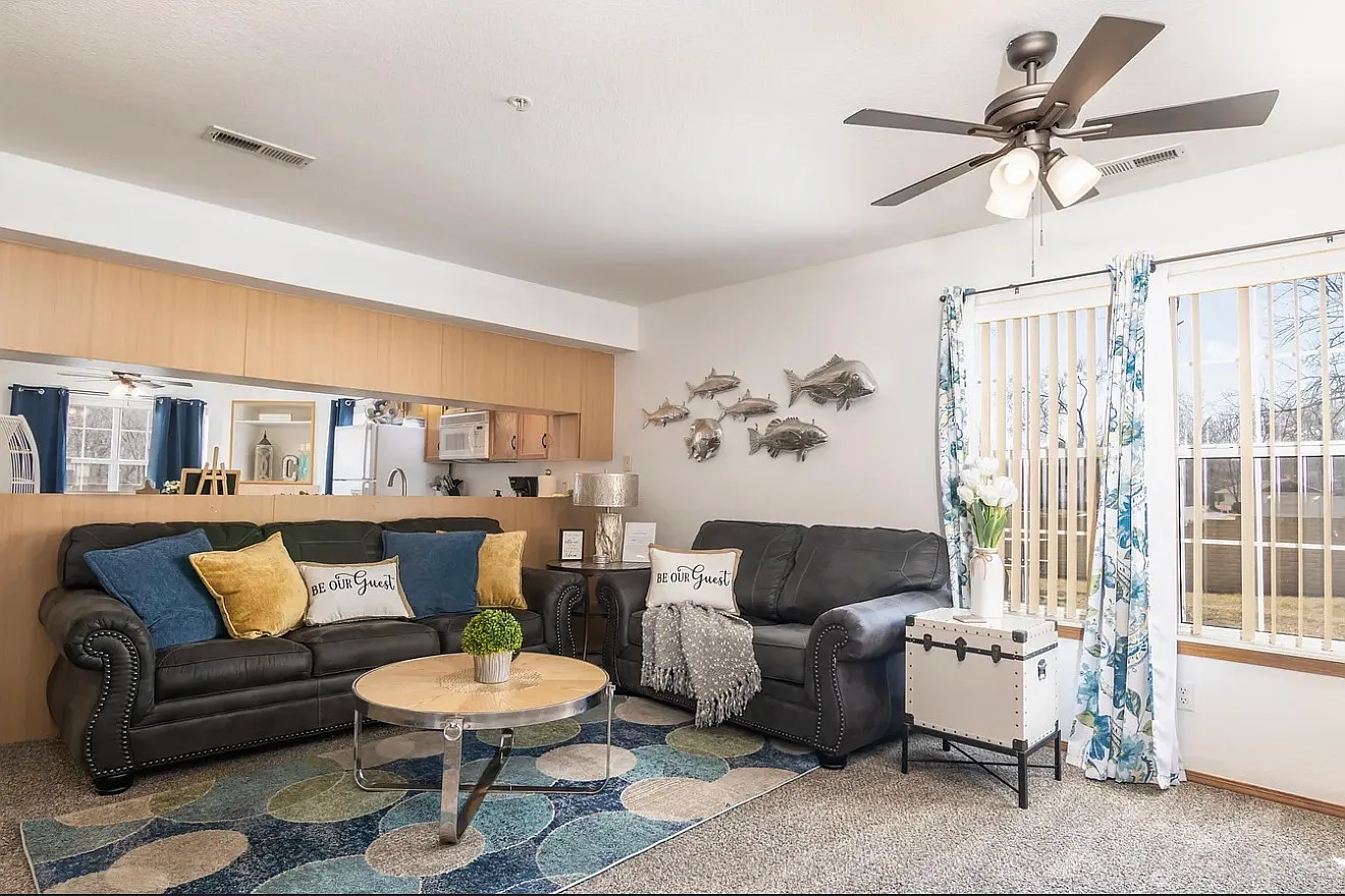2 bed, 1380 sqft, $1,900 — Photo 3