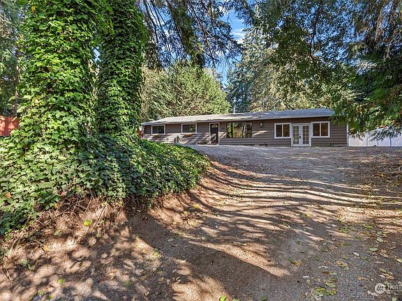 2nd image of 1475 Lakewood Dr