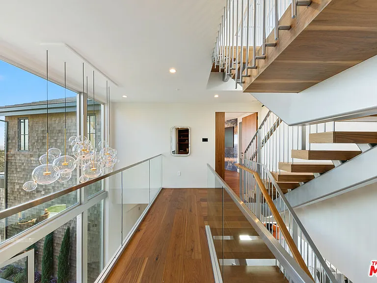 2020 Cyprean Dr — Photo 37