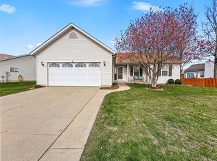2833 Robert Dr, Columbia, IL 62236