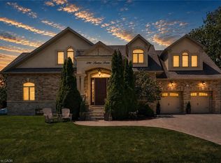 390 Seaton Dr, Oakville, ON L6L 3Y2