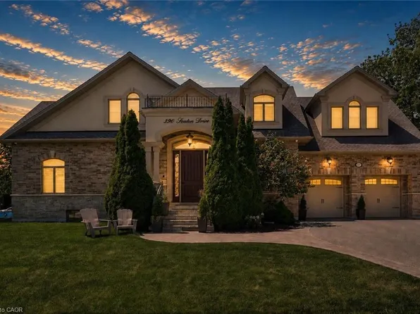 390 Seaton Dr, Oakville, ON L6L 3Y2