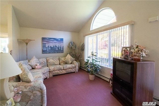 1st image of 415 Glen Dr