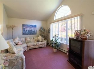 415 Glen Dr, Shirley, NY 11967