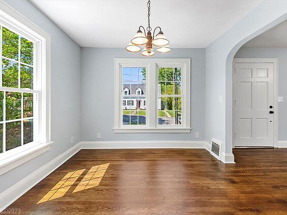 5th image of 125 12th St NW