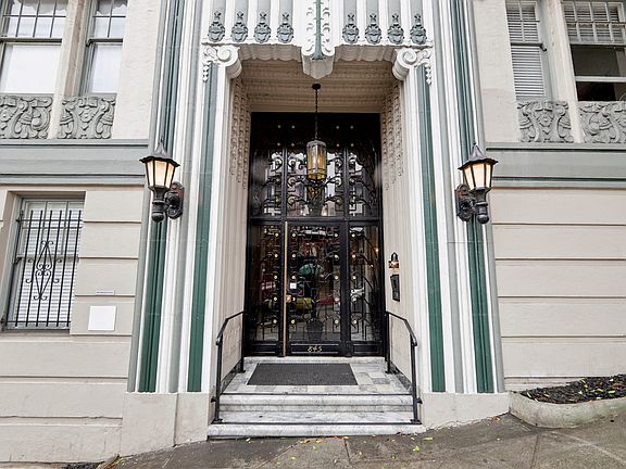 Main entrance door of the apartment building at 845 California St, San Francisco, CA 94108, United States