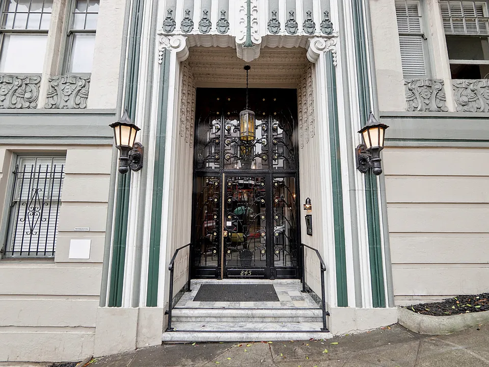 Main entrance door of the apartment building at 845 California St, San Francisco, CA 94108, United States
