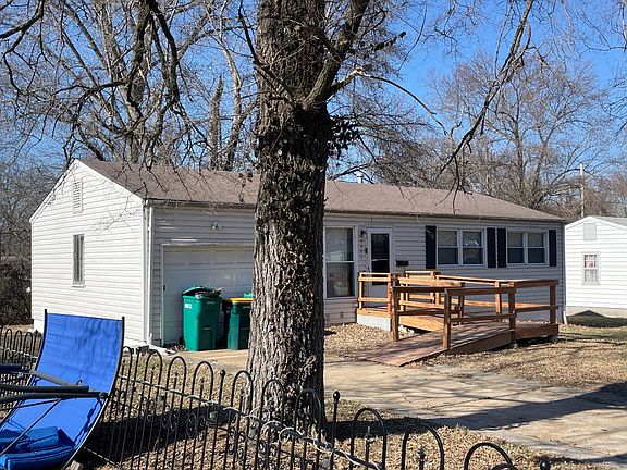 3rd image of 9943 Gloucester Dr