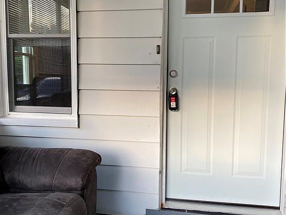 2nd image of 923 Fries Ave