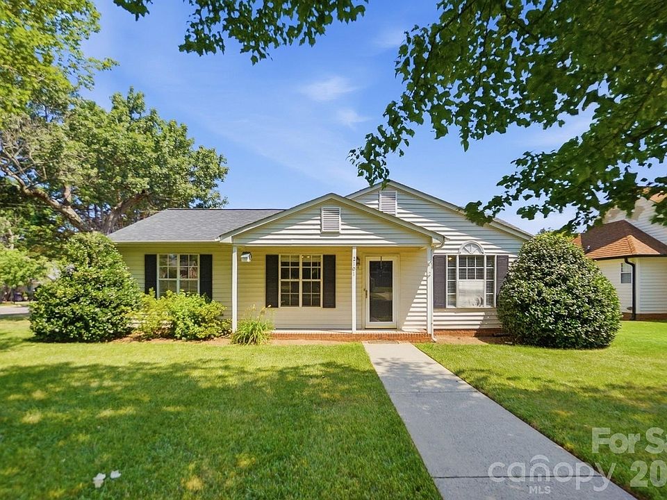 1st image of 2101 Palm Ln