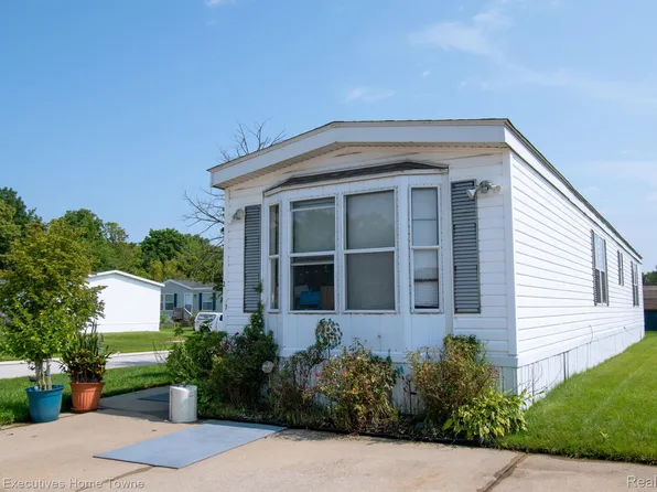 20507 Evanston Dr, Clinton Township, MI 48036