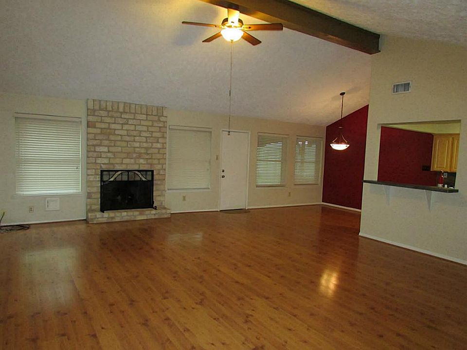 Living area is HUGE and features cathedral ceilings with wooden beam, laminate flooring and is extremely open.