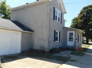 245 W South St, Freeport, IL 61032