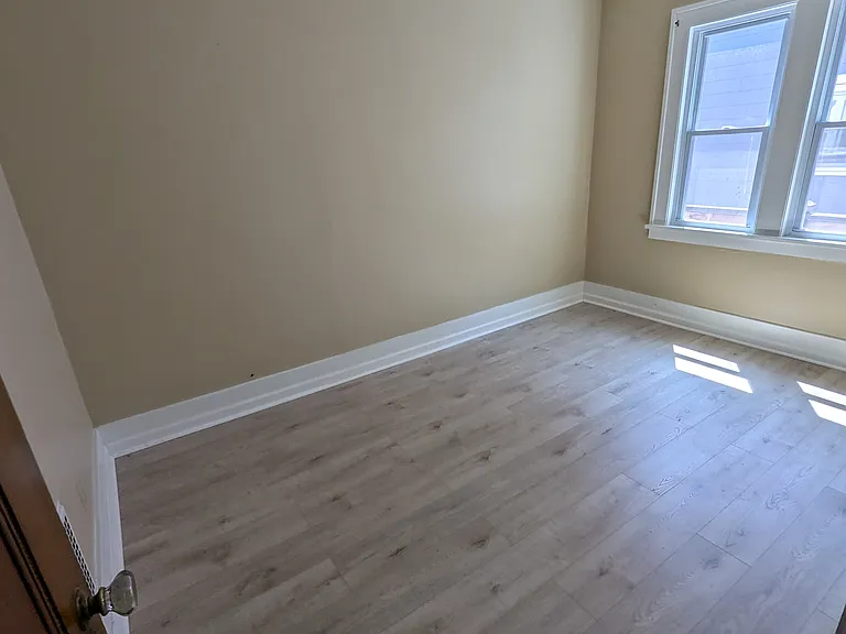 212-214 Marion St #1 — Photo 2