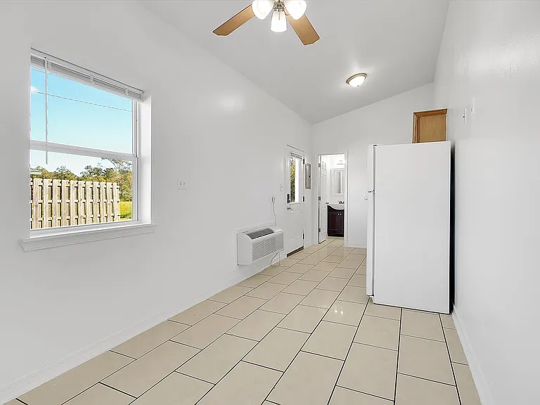Tiny Apartment Rentals — Photo 31