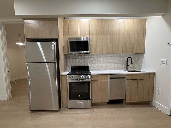 2nd image of 104 E 53rd St #5B