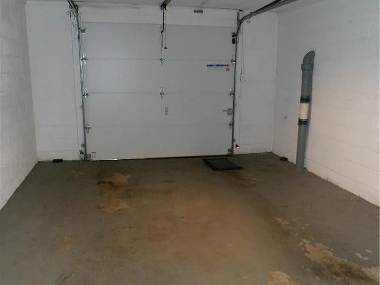2440 W Livingston St — Photo 20